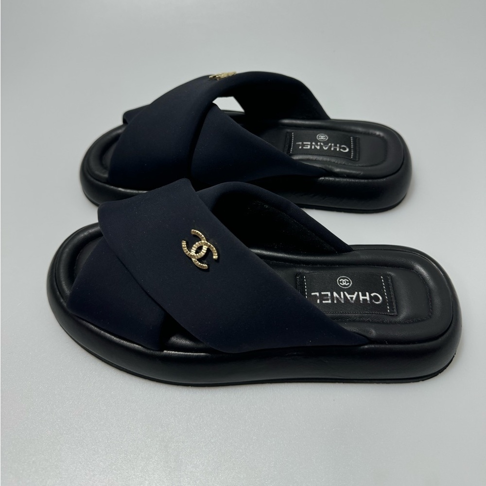 Chanel 23S G38864 Black Criss Cross Puffy CC Logo Slide Mule Women’s EU 35/US 5 - Picture 2 of 6